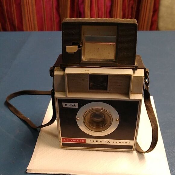 Kodak Brownie Fiesta Camera - Classic Black and White Design - Picture 1 of 7